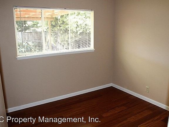 4th image of 1633 Maxine Ave