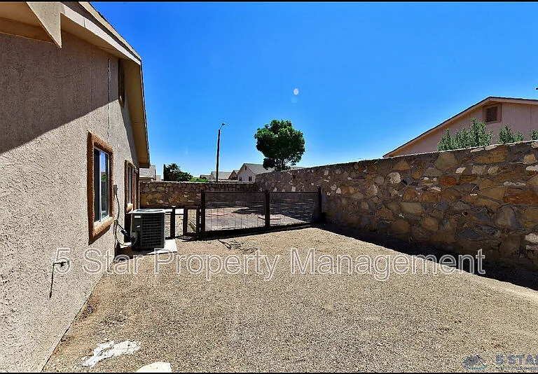 12976 Enrique Gomez Ln — Photo 42