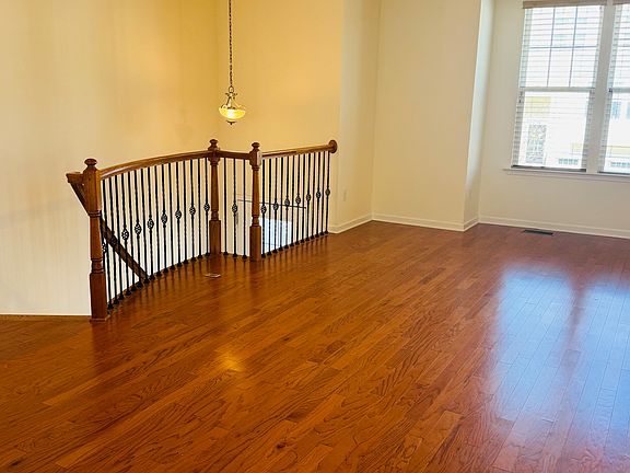 5th image of 725 Edgewater Ridge Ct