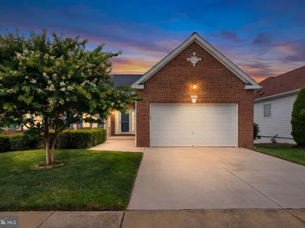 17633 Four Seasons Dr, Dumfries, VA 22025