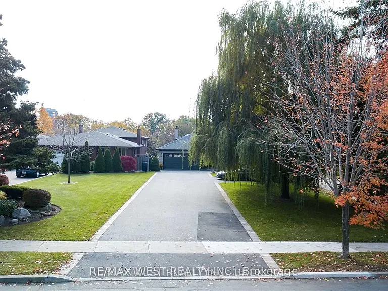 393 Maple Leaf Dr — Photo 2