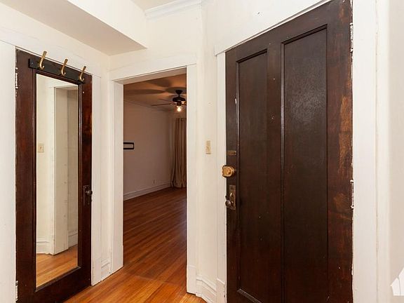 3rd image of 2552 W Eastwood Ave