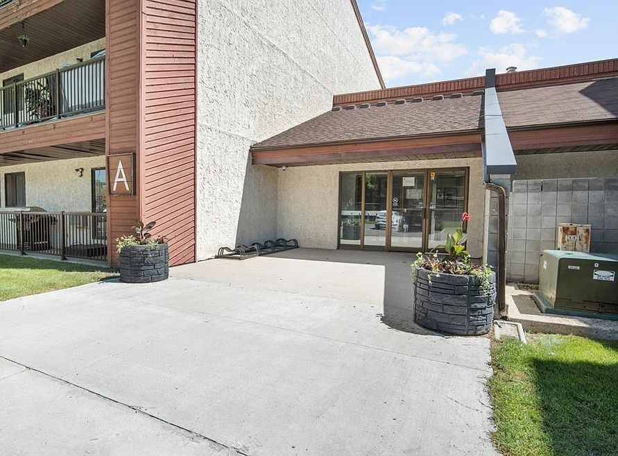 2nd image of 4040 8th St E
