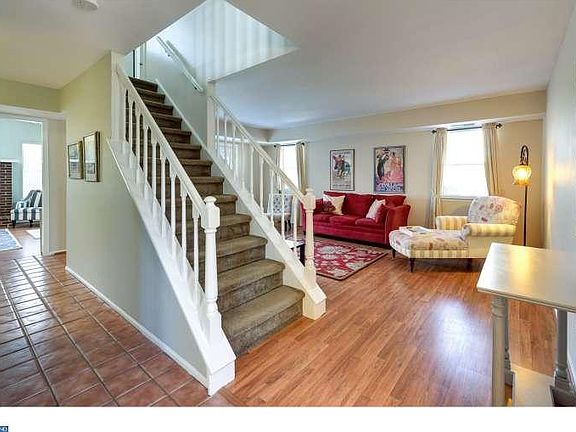 2nd image of 1604 Loretta Ln