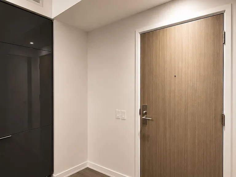 161 Roehampton Ave #530 — Photo 7
