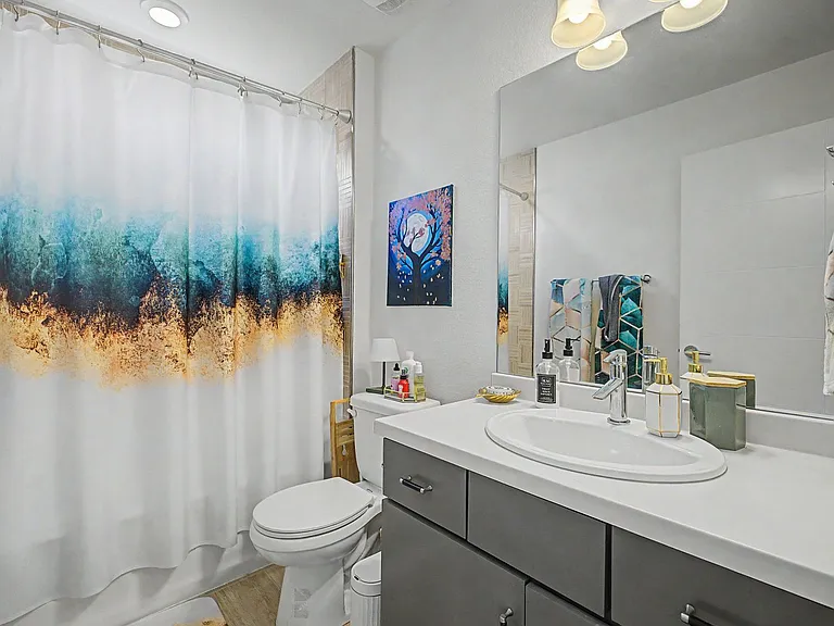 570 W Amherst Ave — Photo 22