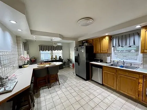 3 bed, 1253 sqft, $4,000 — Photo 4