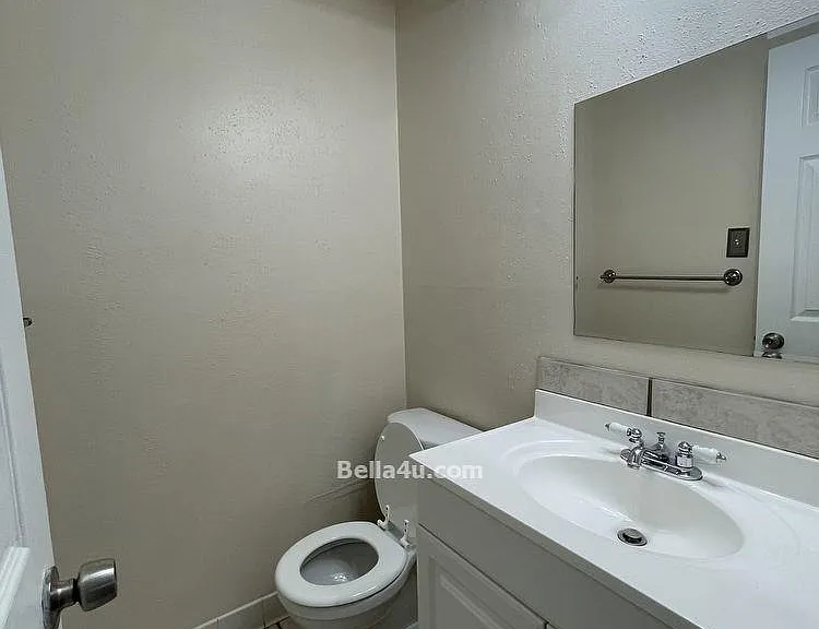 512 Eberhart Ln #605 — Photo 4