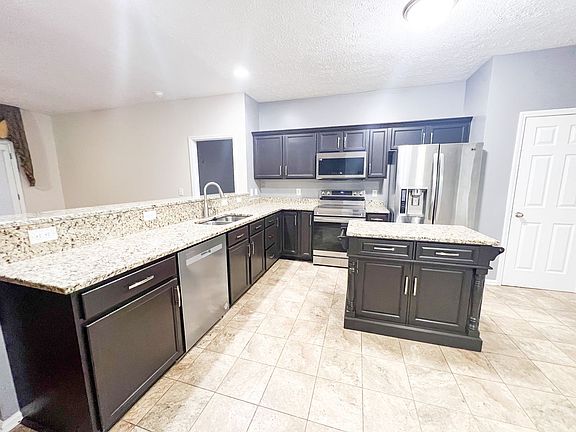 5th image of 3512 Oak Creek Dr