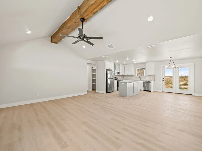 10505 East Cres #7400 — Photo 6