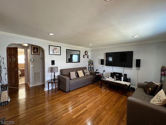 3rd image of 220 Terrill Rd