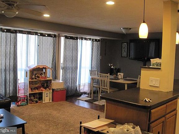 2nd image of 187 Kenwood Dr #187