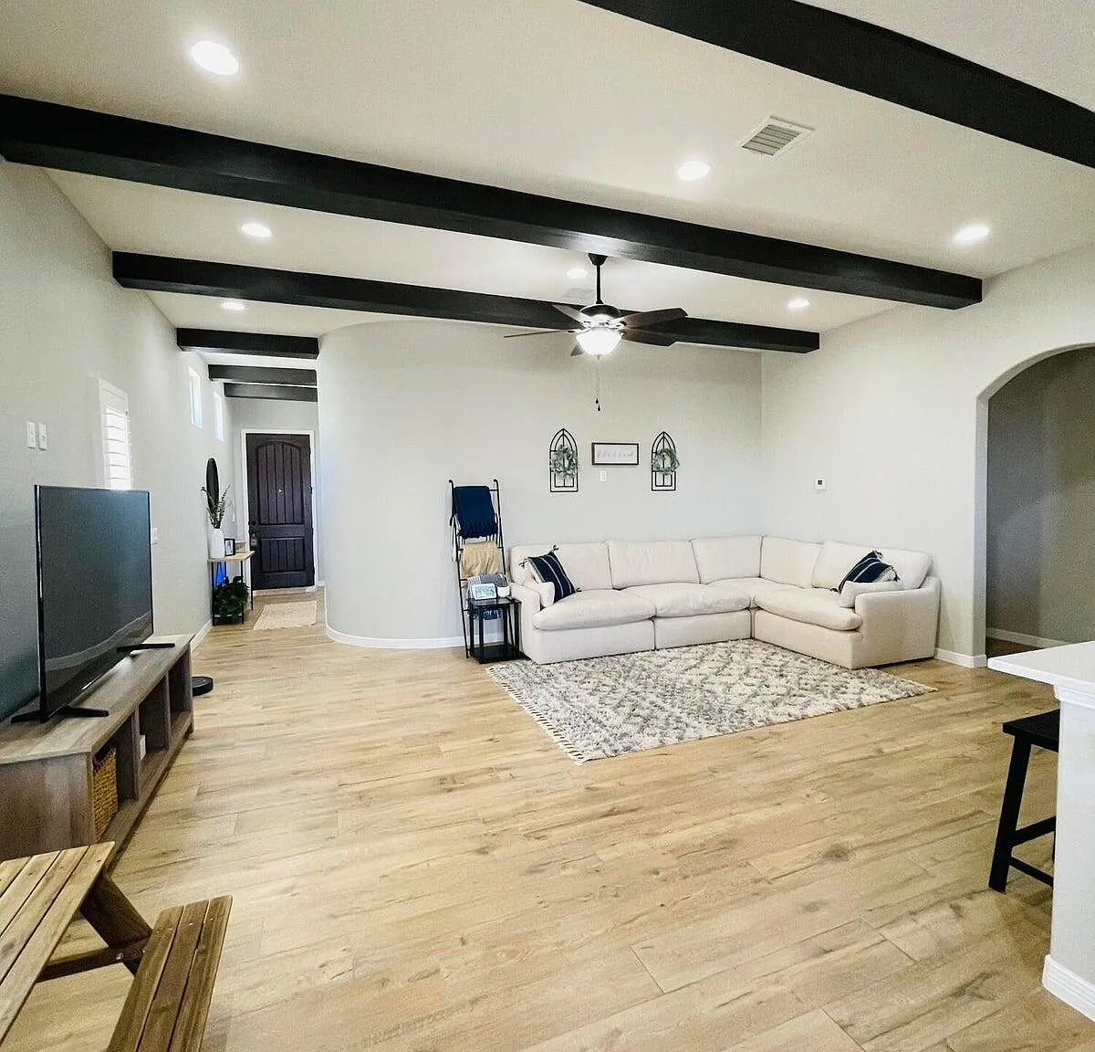 3 bed, 2.0 bath, 1471 sqft, $1,950 — Photo 4