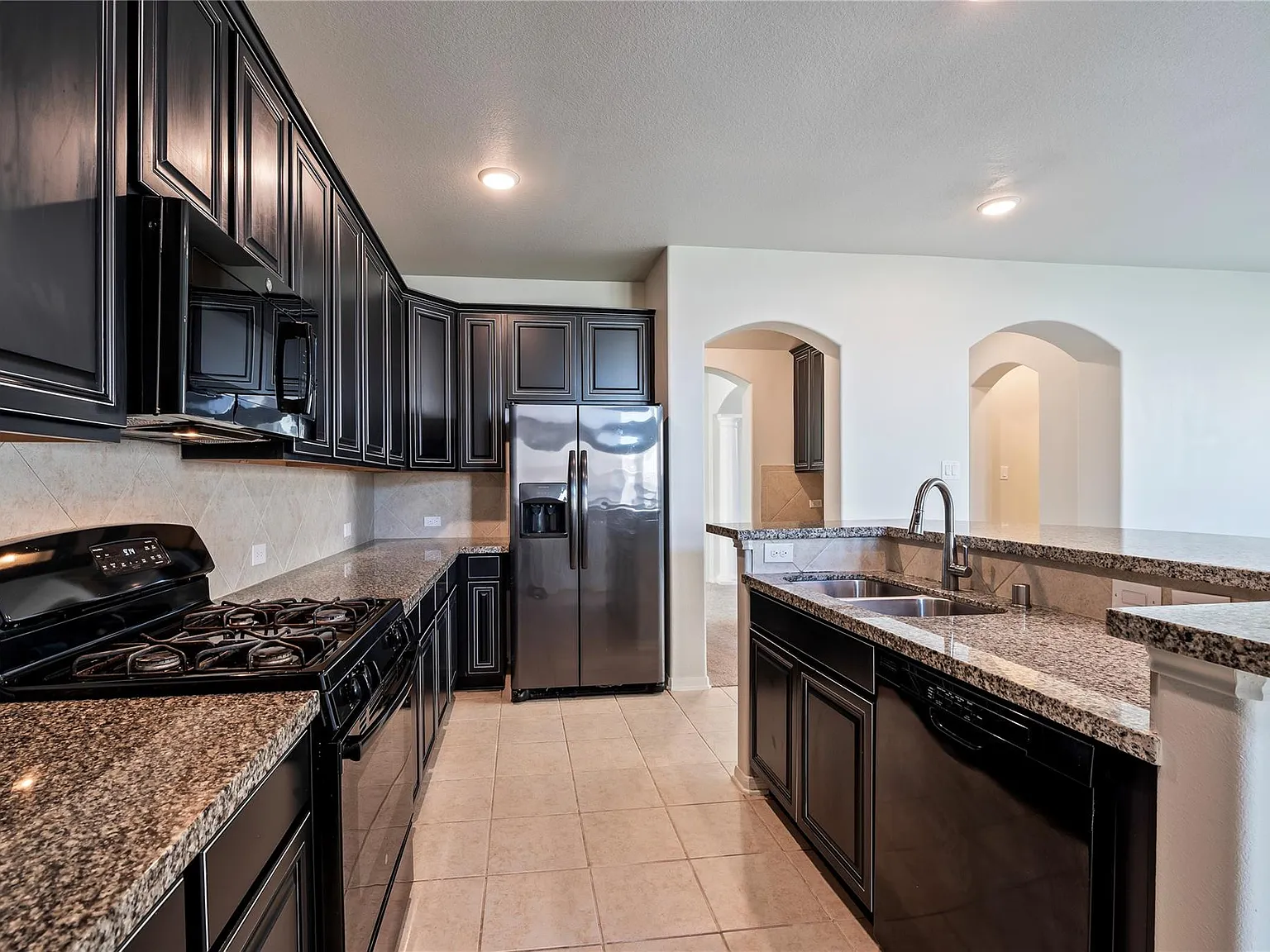 4 bed, 2.5 bath, 3336 sqft, $3,495 — Photo 4