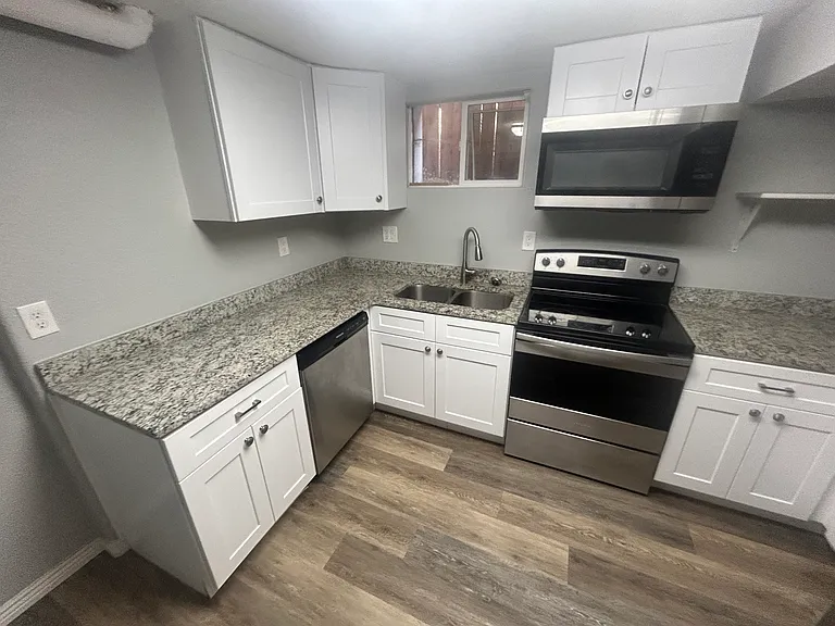 1457 Ivy St — Photo 14