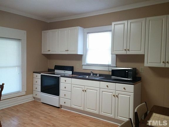 4th image of 1702 Fayetteville St