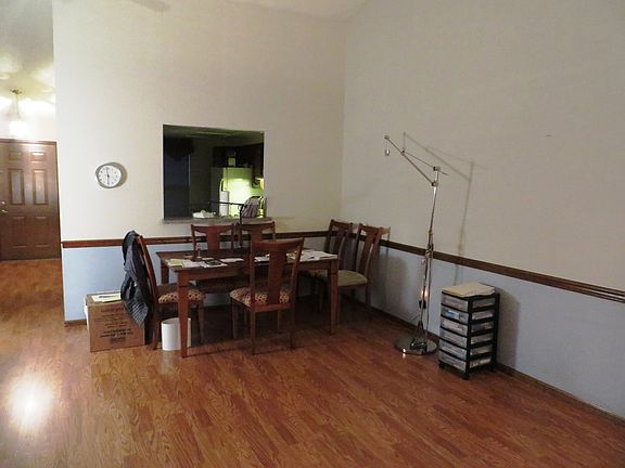 Living area/dining