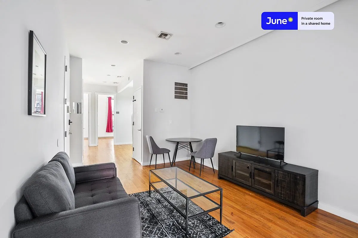 Full bedroom in 4 bed/1.5 bath home in Bedford-Stuyvesant #867 C — Photo 2