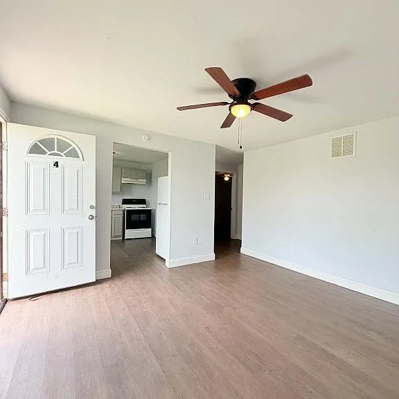 118 Salter Rd #4 — Photo 2
