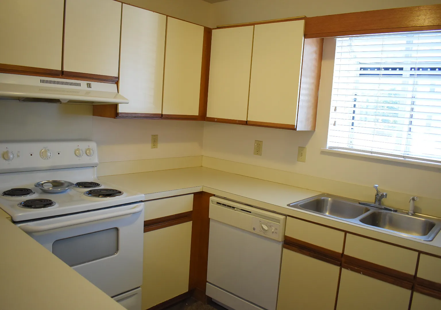 2 bed, 989 sqft, $1,575 — Photo 3
