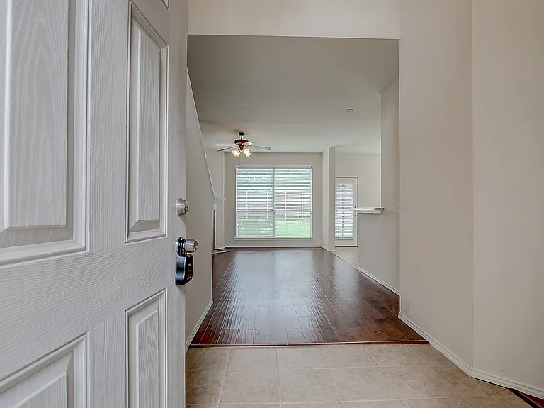 2609 Monroe Dr — Photo 3