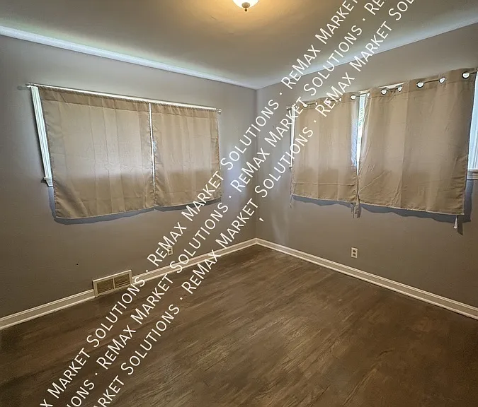 722 Avondale St — Photo 15