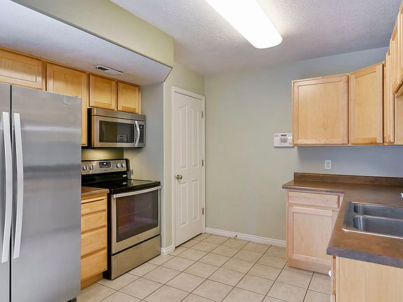 3rd image of 447 E Park Oak Pl