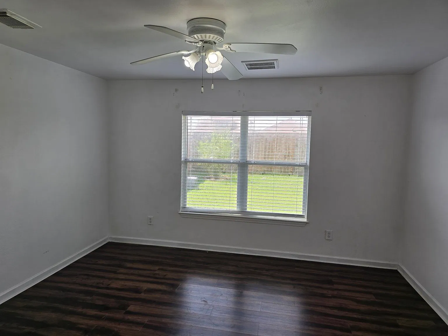 3 bed, 2.0 bath, 1786 sqft, $2,100 — Photo 4