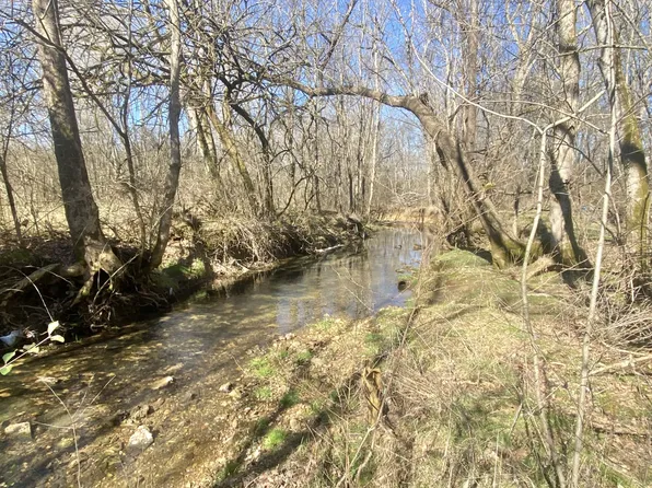 215 3rd Ave S, Loretto, TN 38469