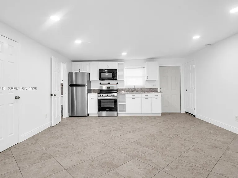 1041 NE 9th Ave #A1 — Photo 5