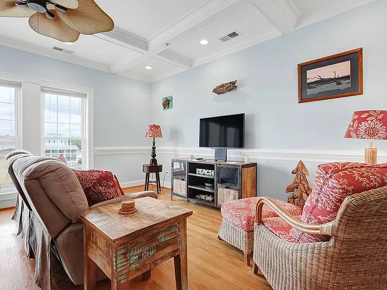 305 S Lake Park Blvd #106 — Photo 8