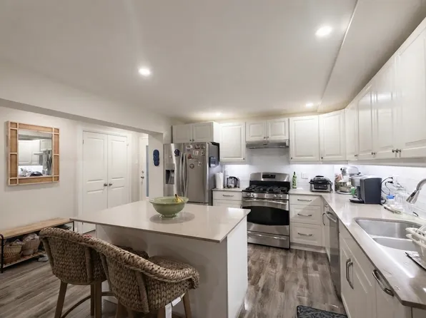 117 Chaplin Cres, Toronto, ON M5P 1A6