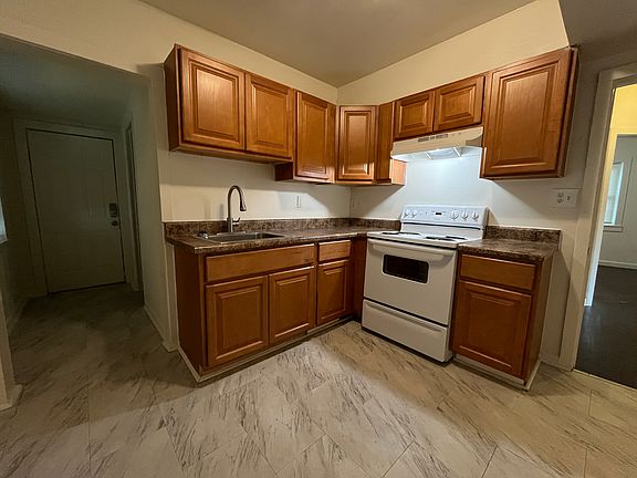 3rd image of 4910 Killam Ave