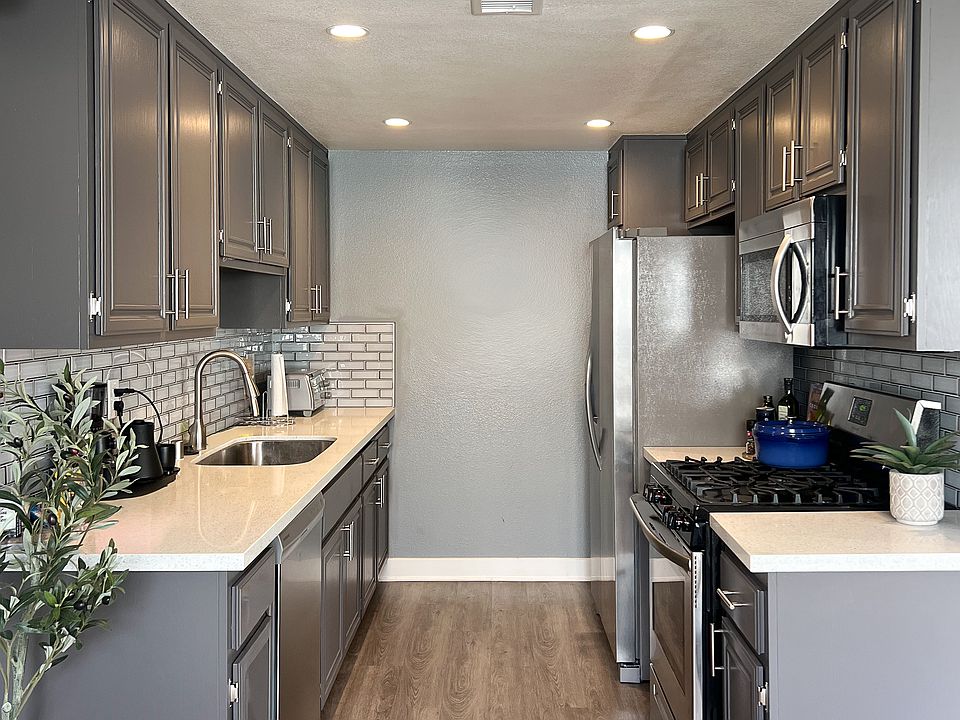 1st image of 4077 Tujunga Ave APT 203