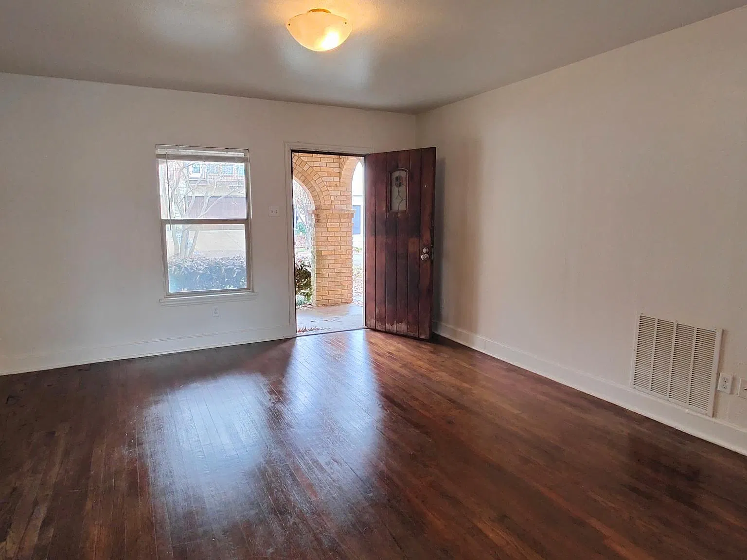 2 bed, 1100 sqft, $1,850 — Photo 2