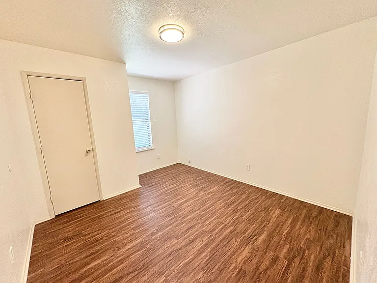 658 Stonehenge Dr — Photo 14