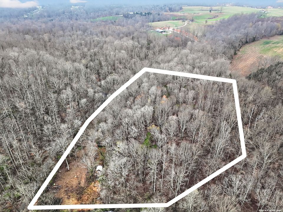 1st image of 627 Stewart Hollow Rd