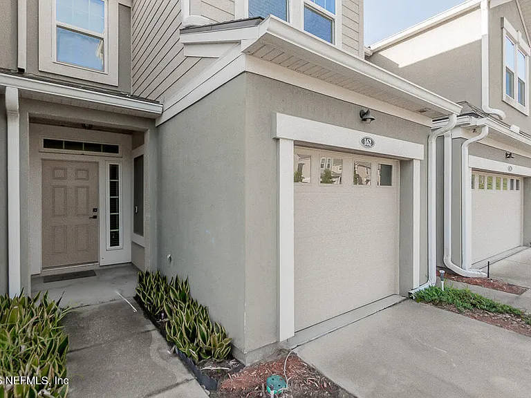 162 Nelson Ln — Photo 3