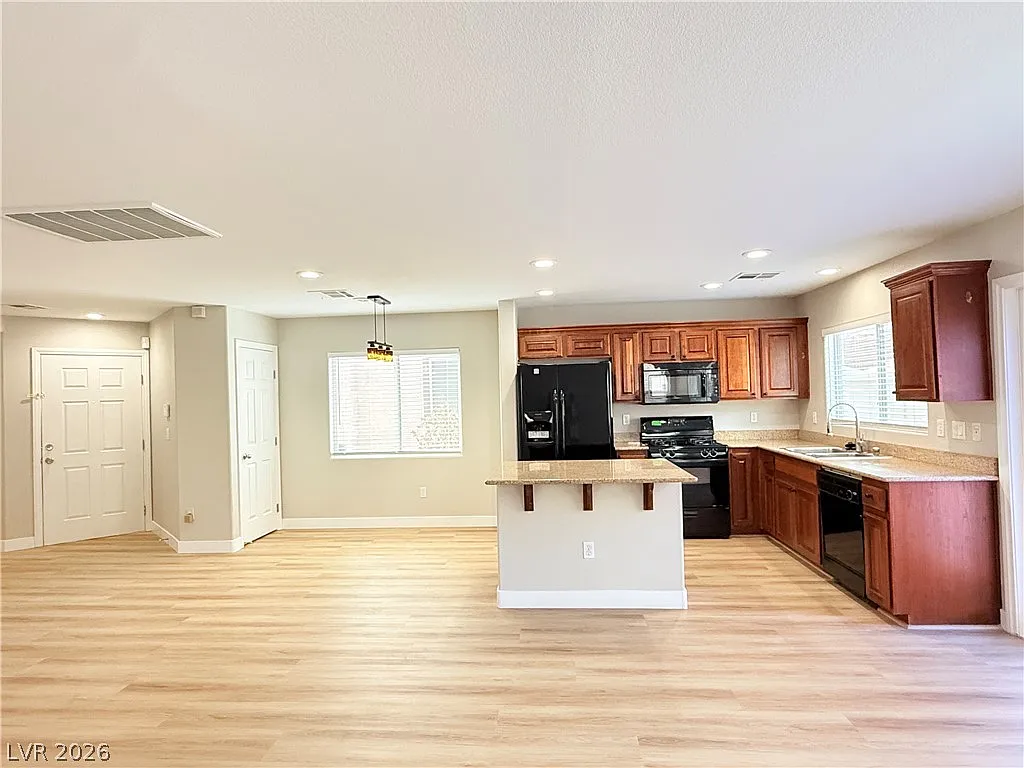 4 bed, 3.5 bath, 1740 sqft, $2,350 — Photo 2