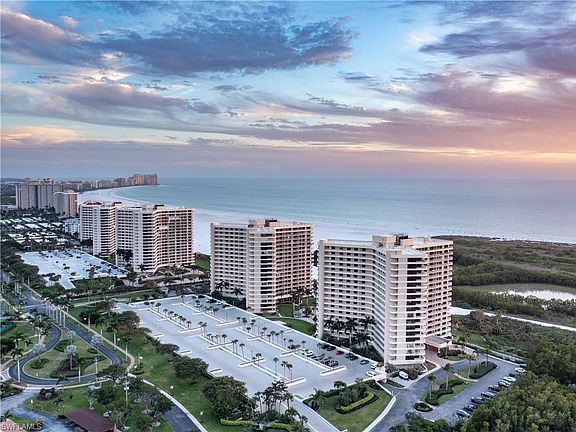 2nd image of 320 Seaview CT #2-907