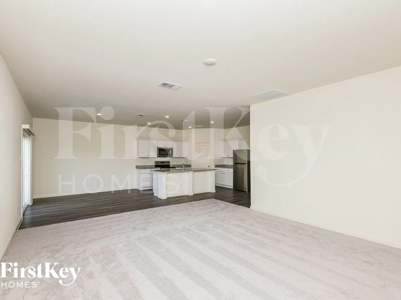 4 bed, 2.0 bath, 2401 sqft, $2,500 — Photo 2