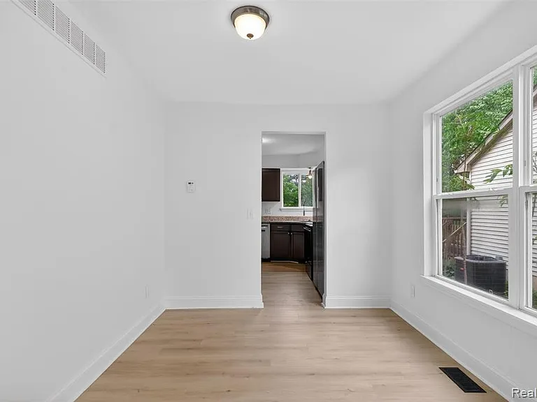 3457 Ashburnam Rd — Photo 12