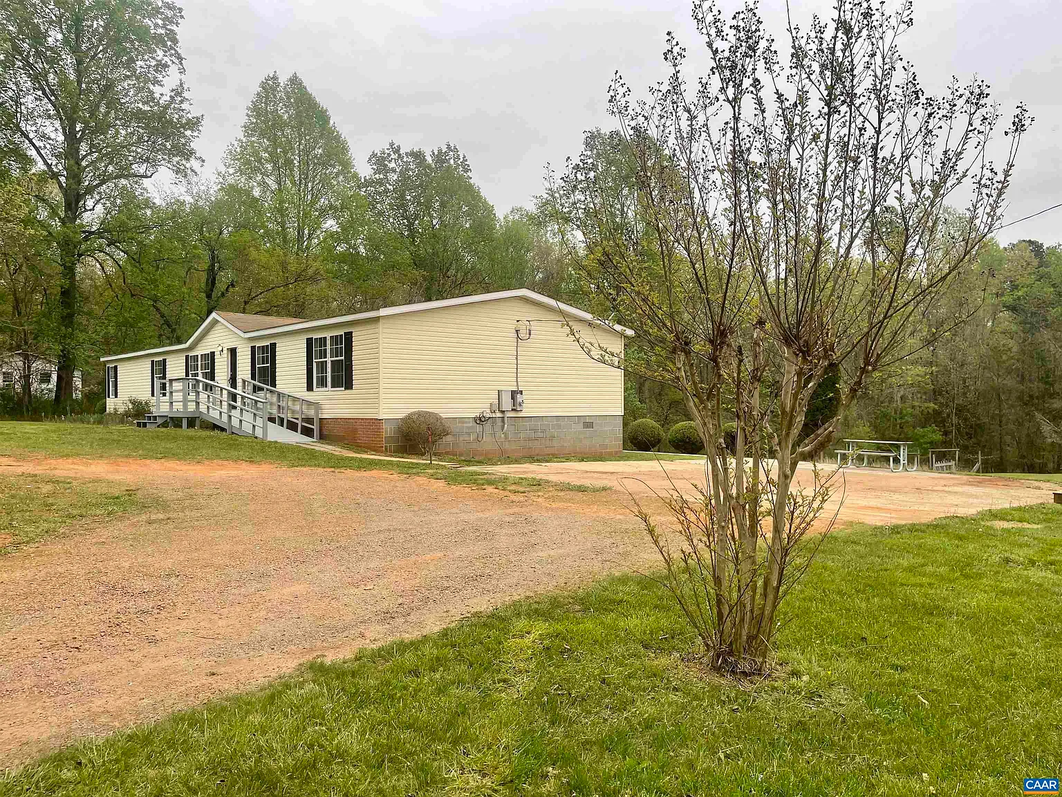 2817 Dawson Ln photo 1