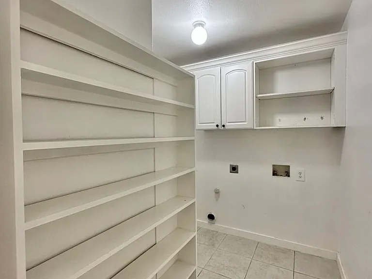 10191 FM 607 N — Photo 19