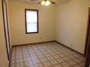 5th image of 209 W 7th St