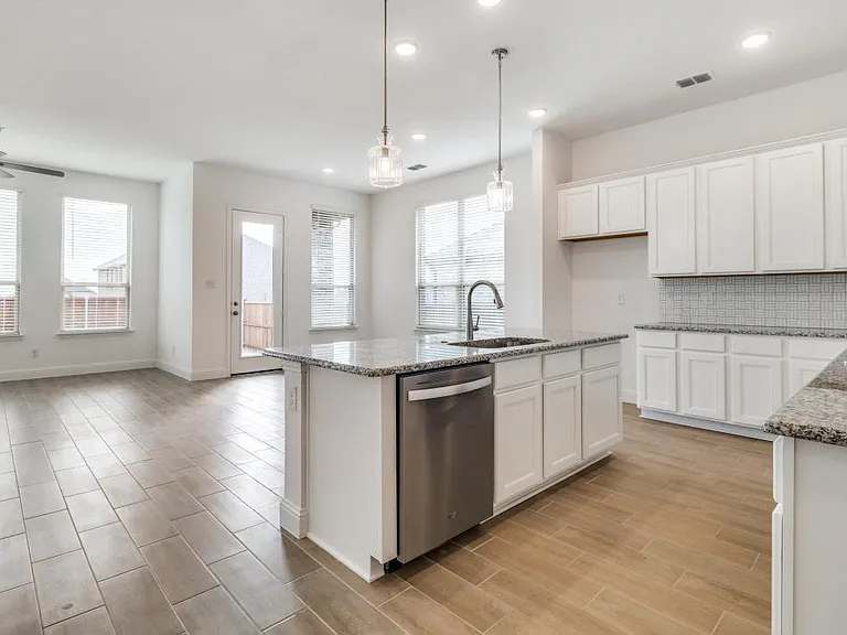 3813 Cherry Hills Dr — Photo 2