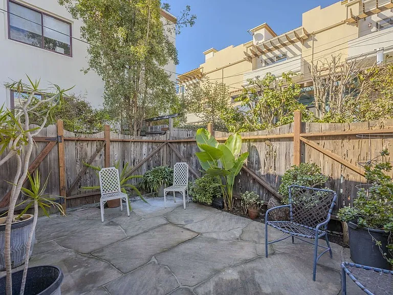 223 California Ave — Photo 13
