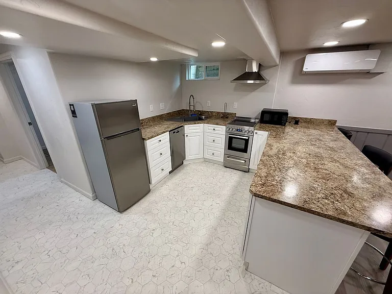 532 Bryden Ave — Photo 9