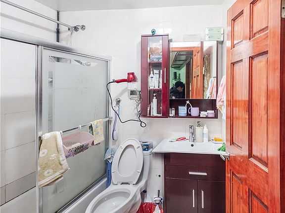 5th image of 914 58th St #2B