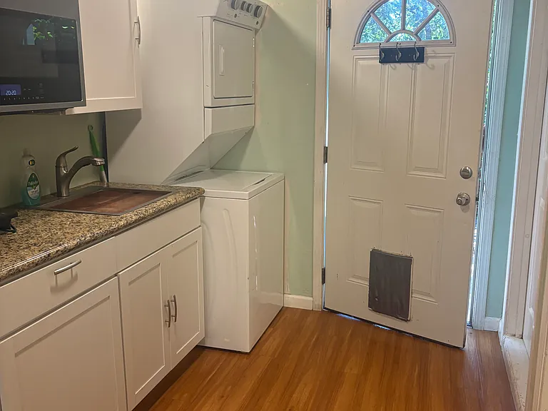 1012 Sylvia Way — Photo 10